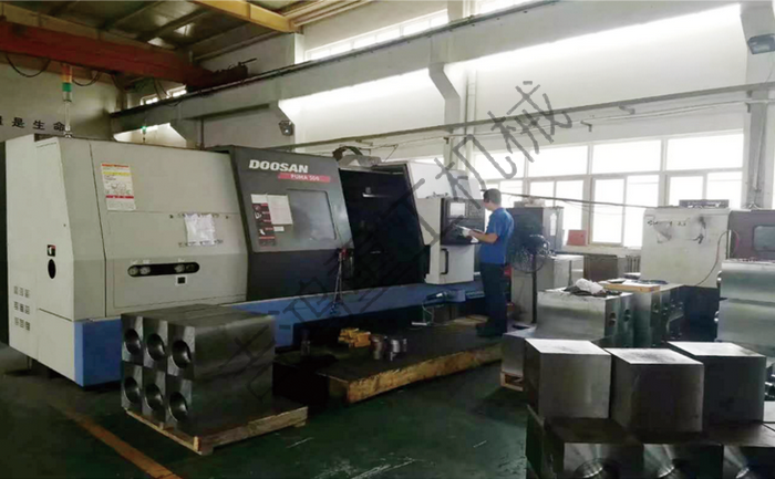 進口全自動精密數控機床